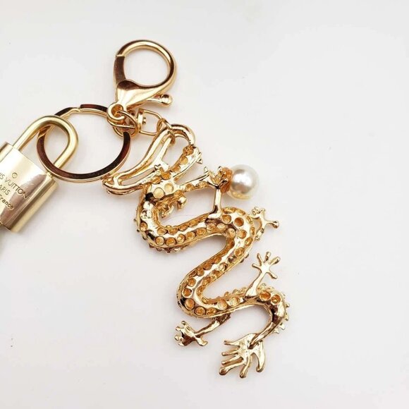 Authentic Louis Vuitton Lock & Key with unbranded Rhinstone Dragon Bagcharm - Picture 7 of 9